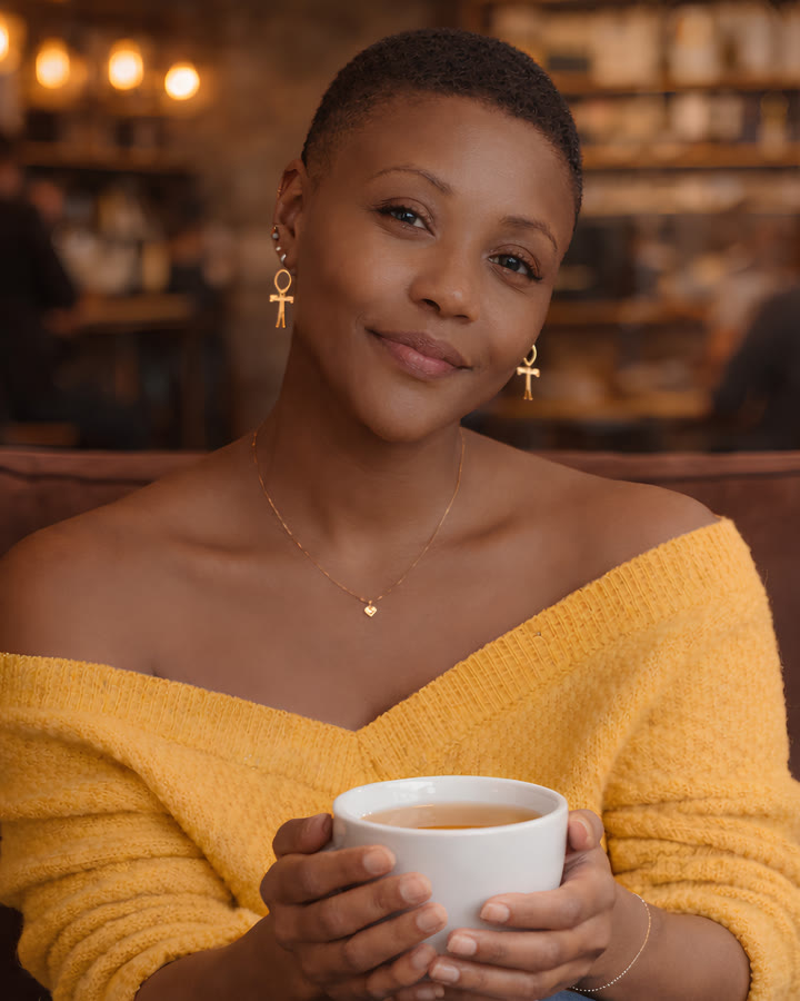 Alasha Bennett, The Dating Mechanic, holding a cup of tea